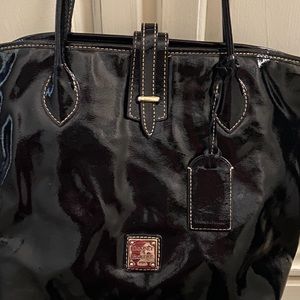 Dooney & Bourke Cindy bag - black patent leather